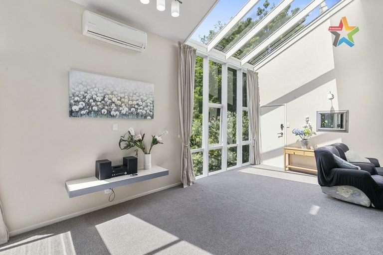 Photo of property in 27 Rakeiora Grove, Korokoro, Lower Hutt, 5012