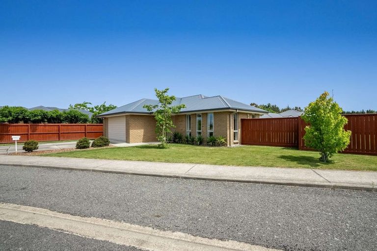 Photo of property in 69 Acacia Avenue, Rangiora, 7400