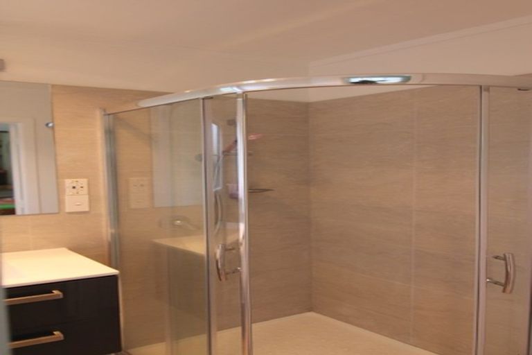 Photo of property in 2/10 Centorian Drive, Windsor Park, Auckland, 0632