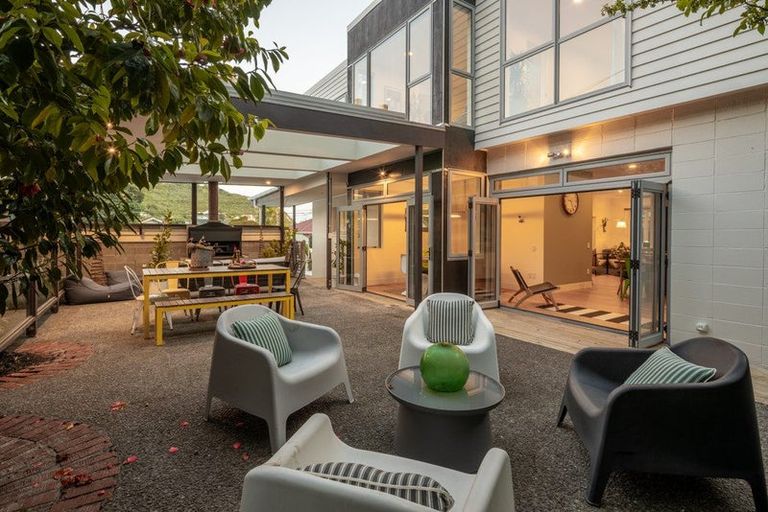 Photo of property in 26 Severn Street, Island Bay, Wellington, 6023