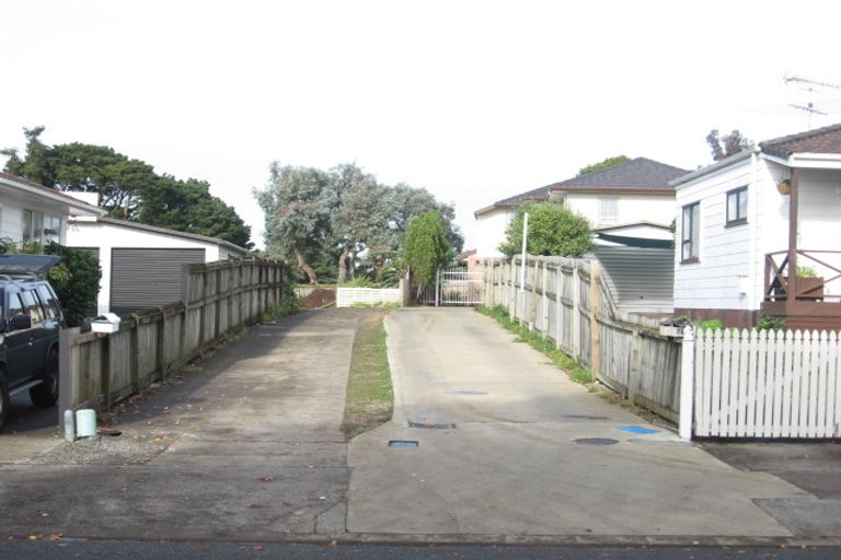 Photo of property in 26a Glennandrew Drive, Half Moon Bay, Auckland, 2012