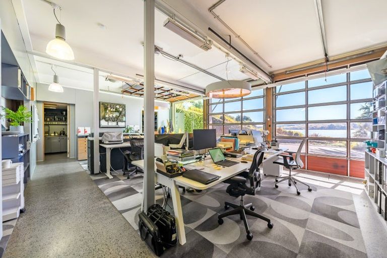 Photo of property in 360 Paremata Road, Whitby, Porirua, 5381