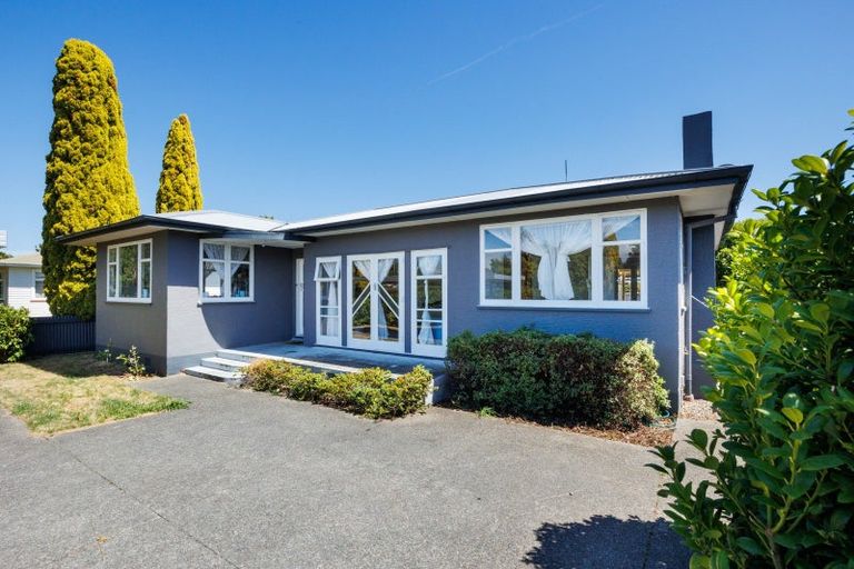 Photo of property in 27 Knowles Street, Terrace End, Palmerston North, 4410