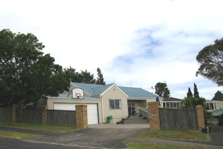 Photo of property in 32 Houston Place, Bayview, Auckland, 0629