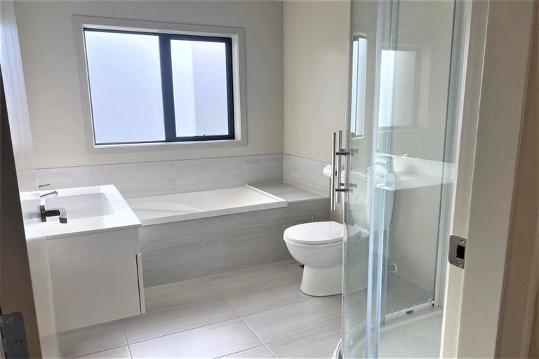 Photo of property in 27 Brindle Way, Newlands, Wellington, 6037