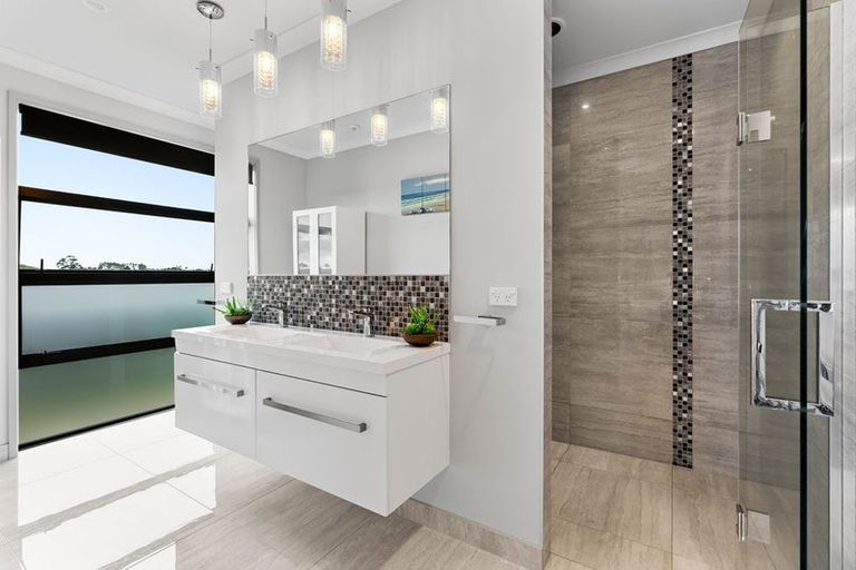 Photo of property in 18 Manurau Crescent, Merrilands, New Plymouth, 4312