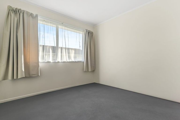 Photo of property in 1/23 Frobisher Way, Clendon Park, Auckland, 2103