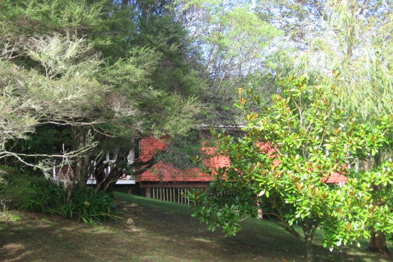 Photo of property in 81 Woodfern Crescent, Titirangi, Auckland, 0604