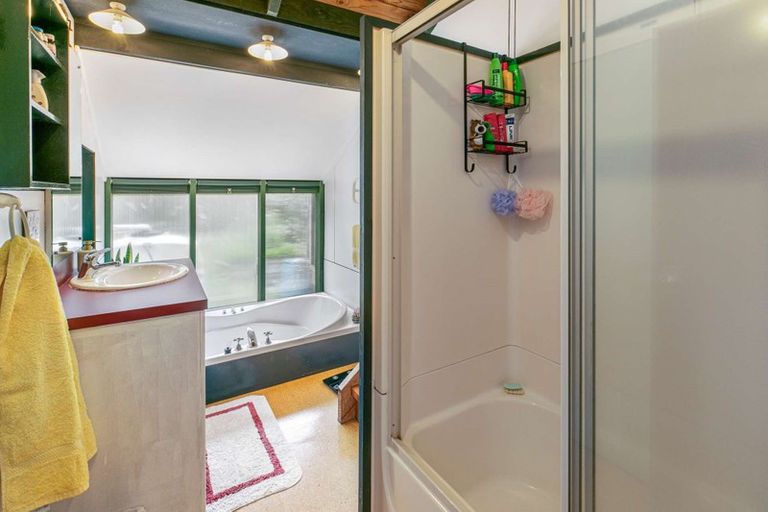 Photo of property in 76 Balmain Road, Chatswood, Auckland, 0626