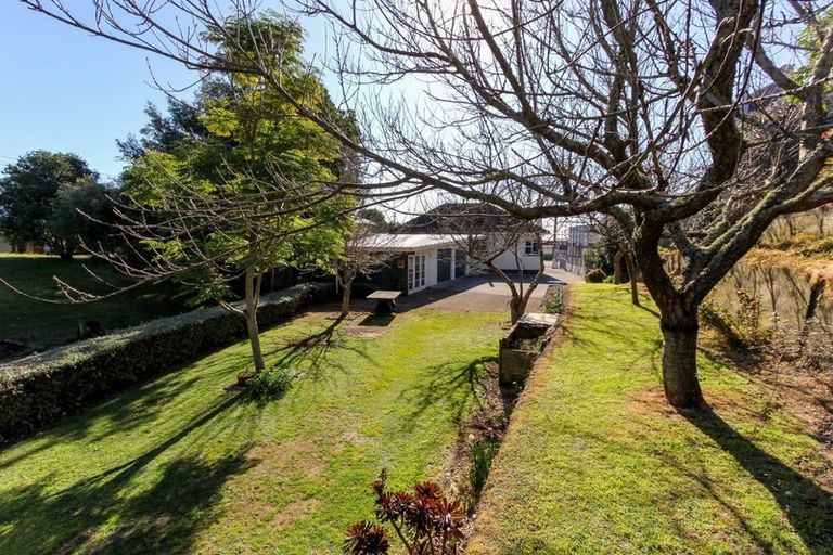 Photo of property in 33 Breakwater Road, Moturoa, New Plymouth, 4310