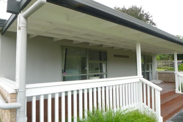 Photo of property in 83 Tawa Road, Kumeu, 0891