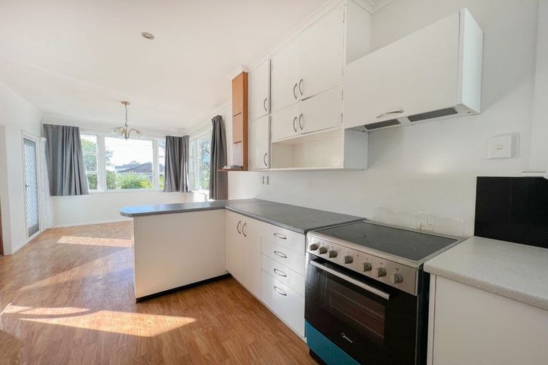 Photo of property in 8 Sherwood Avenue, Te Atatu South, Auckland, 0610