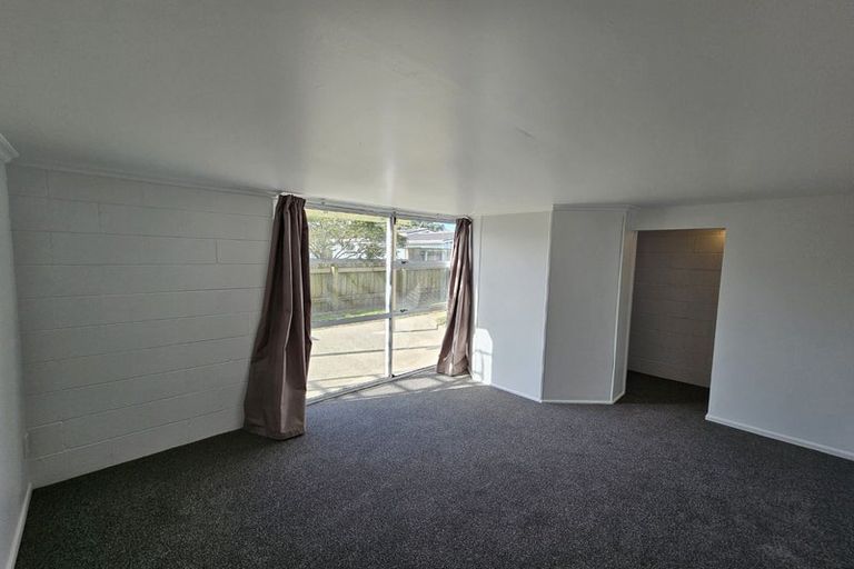 Photo of property in 10 Paritutu Road, Spotswood, New Plymouth, 4310