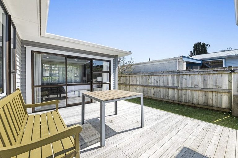 Photo of property in 14 Bromley Place, Westown, New Plymouth, 4310