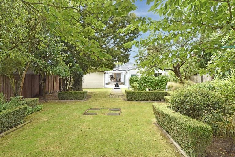 Photo of property in 119 Avonhead Road, Avonhead, Christchurch, 8042