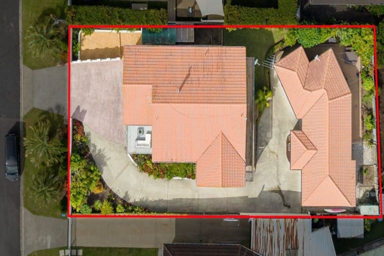 Photo of property in 18 Folkestone Street, Murrays Bay, Auckland, 0630