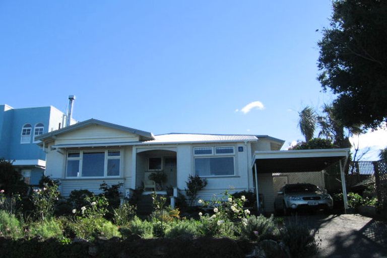 Photo of property in 11 Elizabeth Road, Bluff Hill, Napier, 4110