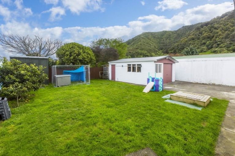 Photo of property in 35 Tacoma Drive, Totara Park, Upper Hutt, 5018