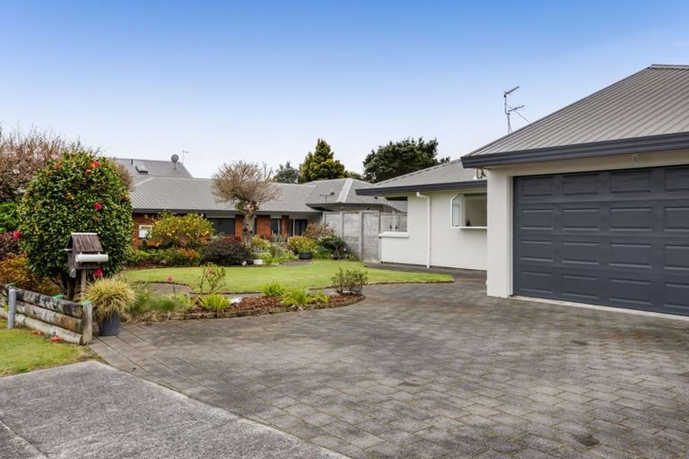 Photo of property in 54 Karina Road, Merrilands, New Plymouth, 4312