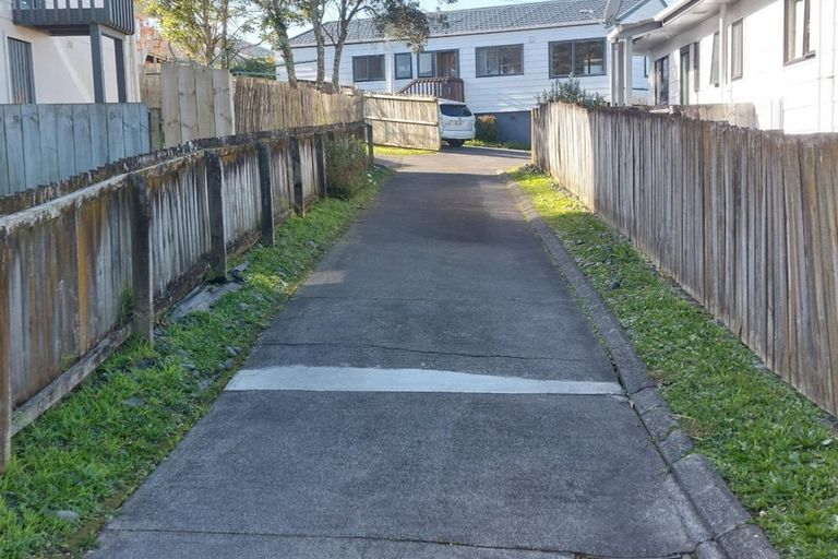 Photo of property in 10 Loughanure Place, Massey, Auckland, 0614