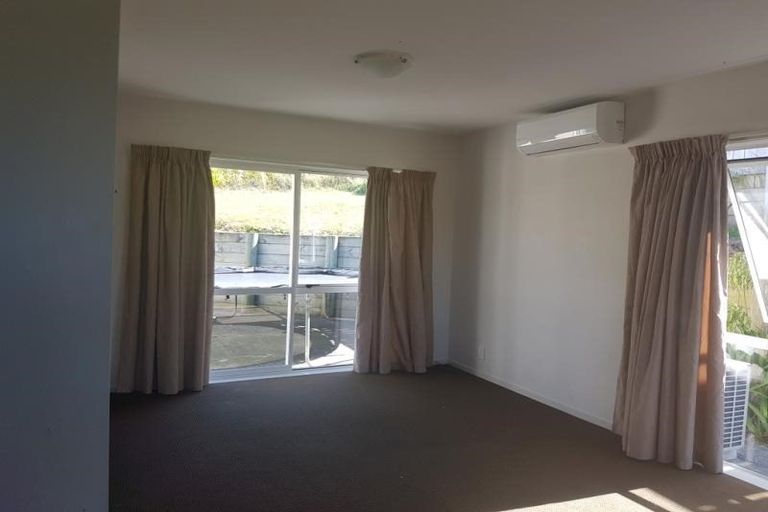 Photo of property in 48 Tongariro Drive, Aotea, Porirua, 5024