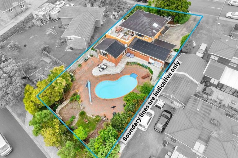 Photo of property in 23 Knights Road, Rothesay Bay, Auckland, 0630