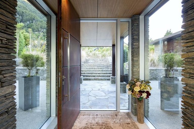 Photo of property in 6 Fishermans Lane, Mount Creighton, Queenstown, 9371