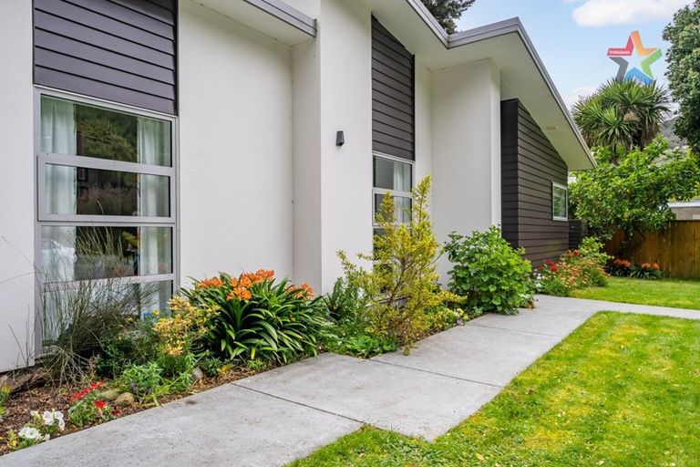 Photo of property in 5a Tawa Street, Eastbourne, Lower Hutt, 5013