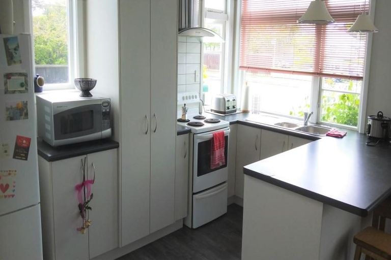 Photo of property in 495 Featherston Street, Roslyn, Palmerston North, 4414