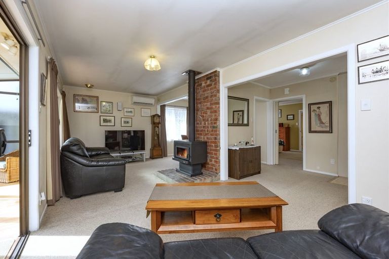 Photo of property in 31 Fairdene Avenue, Henderson, Auckland, 0610