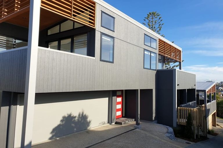 Photo of property in 6 Moffat Road, Red Beach, 0932