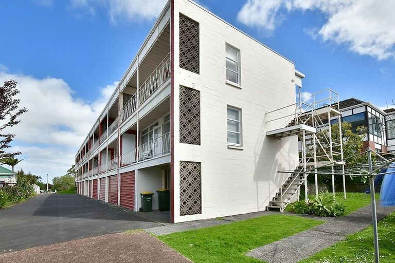 Photo of property in 7/219 Onewa Road, Birkenhead, Auckland, 0626
