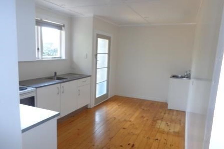 Photo of property in 2/42 Lincoln Road, Henderson, Auckland, 0610