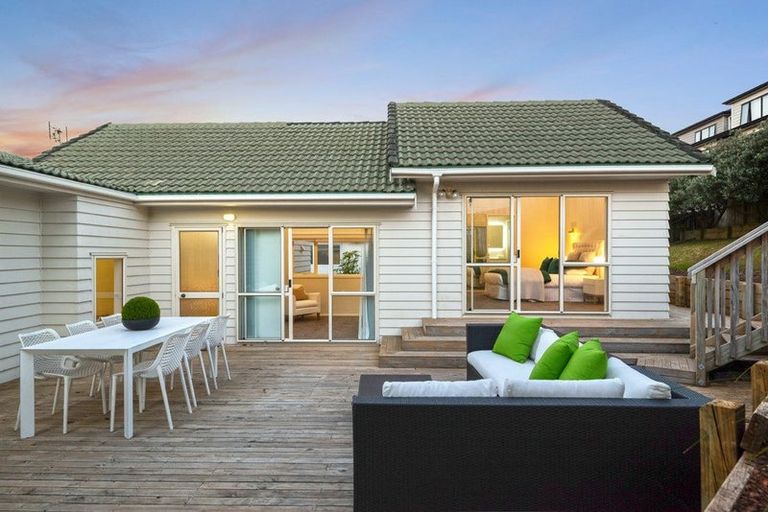 Photo of property in 14 Mcfetridge Place, Hillcrest, Auckland, 0627