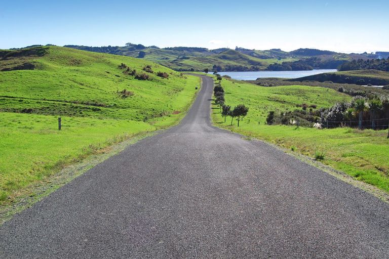 Photo of property in 16 Barnfield Road, Kaiwaka, 0573