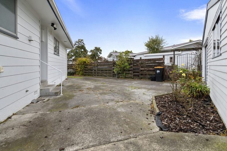 Photo of property in 28 Pinedale Parade, Milson, Palmerston North, 4414