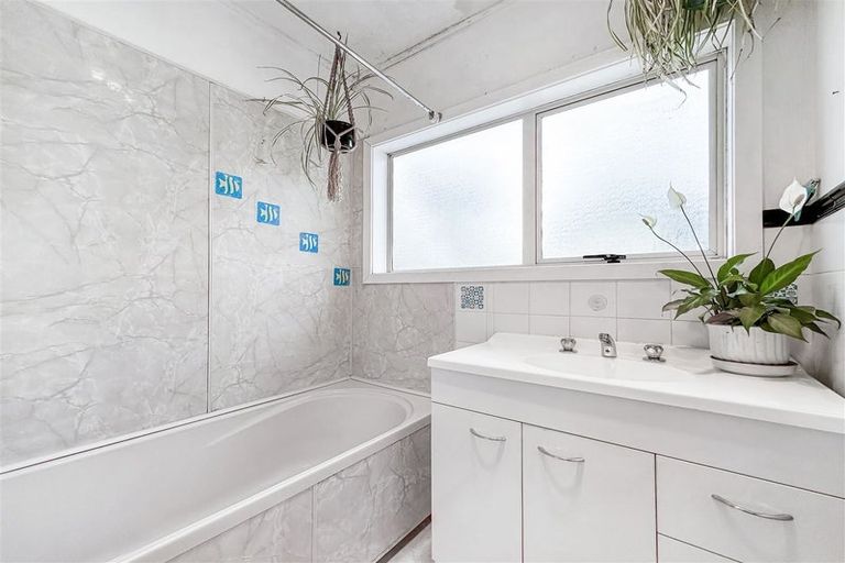 Photo of property in 34 Mortlake Street, Islington, Christchurch, 8042