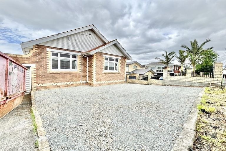 Photo of property in 49 Trimdon Street, Randwick Park, Auckland, 2105