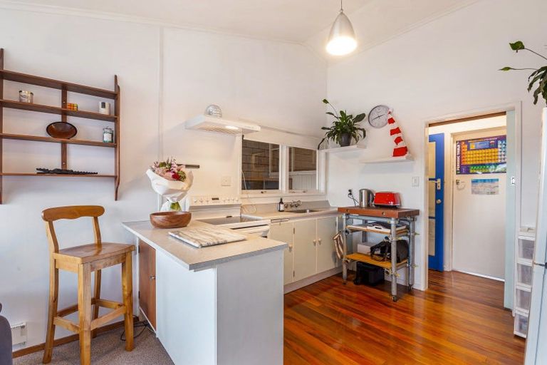 Photo of property in 3/50 Old Lake Road, Narrow Neck, Auckland, 0624