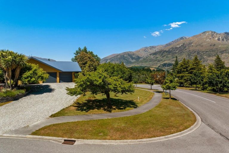 Photo of property in 2 Bramshill Drive, Lower Shotover, Queenstown, 9371