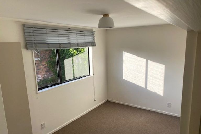 Photo of property in 1/98 Titirangi Road, New Lynn, Auckland, 0600