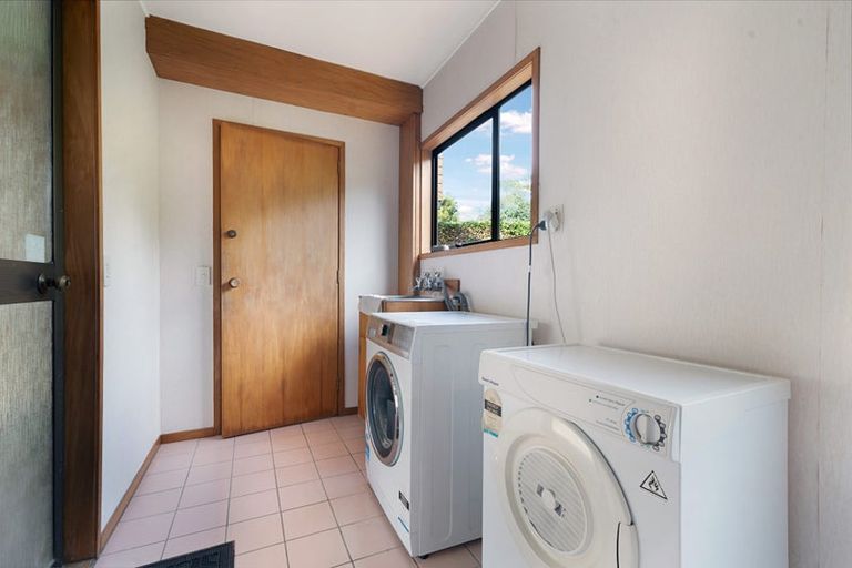 Photo of property in 2/5 Highlight Parade, Te Atatu South, Auckland, 0610