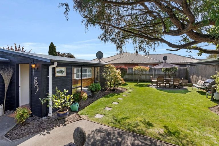 Photo of property in 77 Farquhars Road, Redwood, Christchurch, 8051