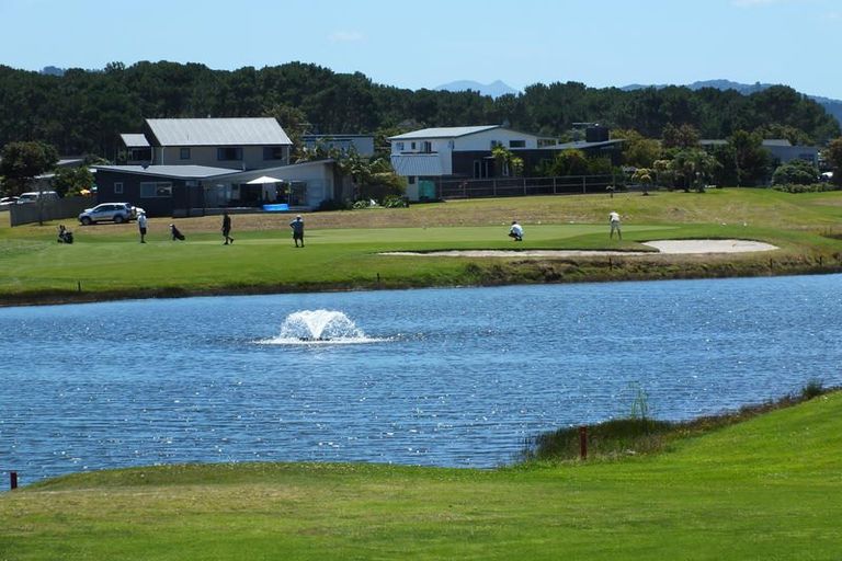 Photo of property in 118 Taupata Way, Matarangi, Whitianga, 3592