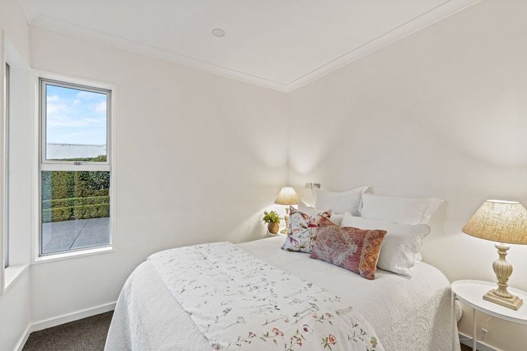 Photo of property in 43 Oakgrove Drive, Rangiora, 7400