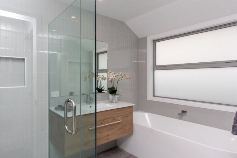 Photo of property in 55b Paynters Avenue, Strandon, New Plymouth, 4312