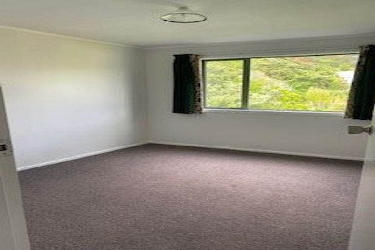 Photo of property in 1a Sunrise Boulevard, Tawa, Wellington, 5028