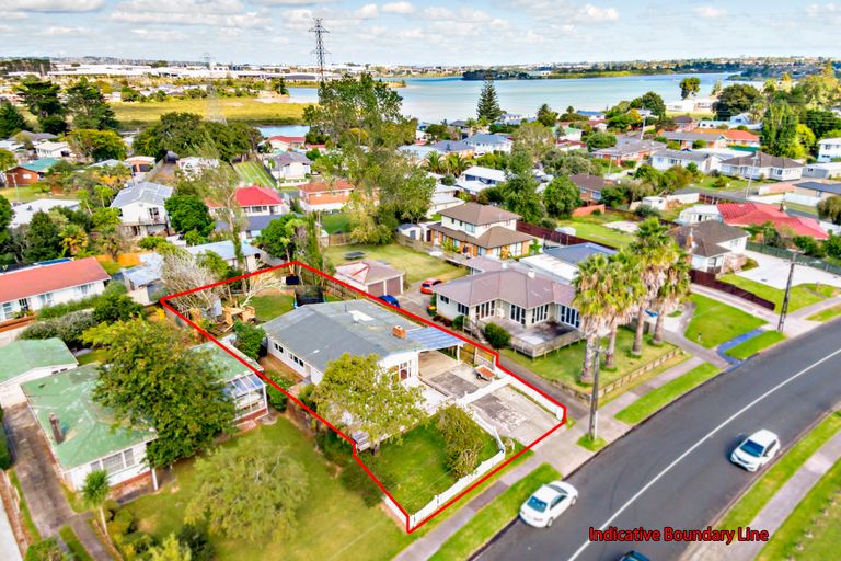 Photo of property in 26 Tiraumea Drive, Pakuranga, Auckland, 2010