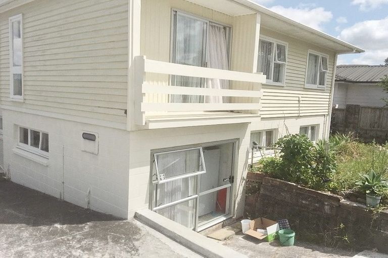 Photo of property in 12 Thomas Avenue, Te Atatu Peninsula, Auckland, 0610