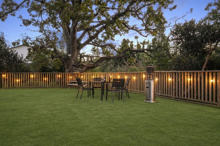 Photo of property in 90 Kelman Road, Kelston, Auckland, 0602